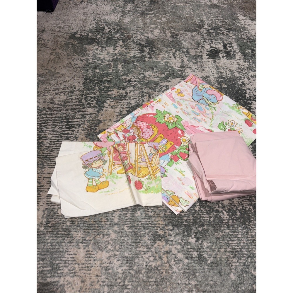 Vintage Strawberry Shortcake Twin Sheet Plus Pillow Case *see Description - Picture 2 of 4